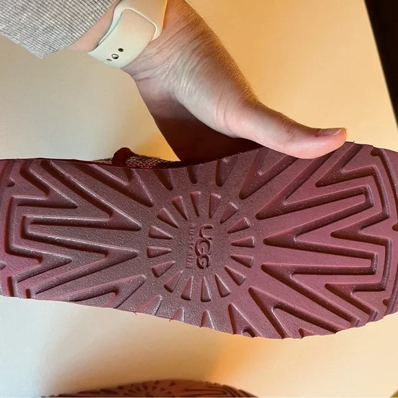 UGG Women’s Size 11 Sparkling Red Sequin Boots with Fuzzy Lining - Picture 13 of 16